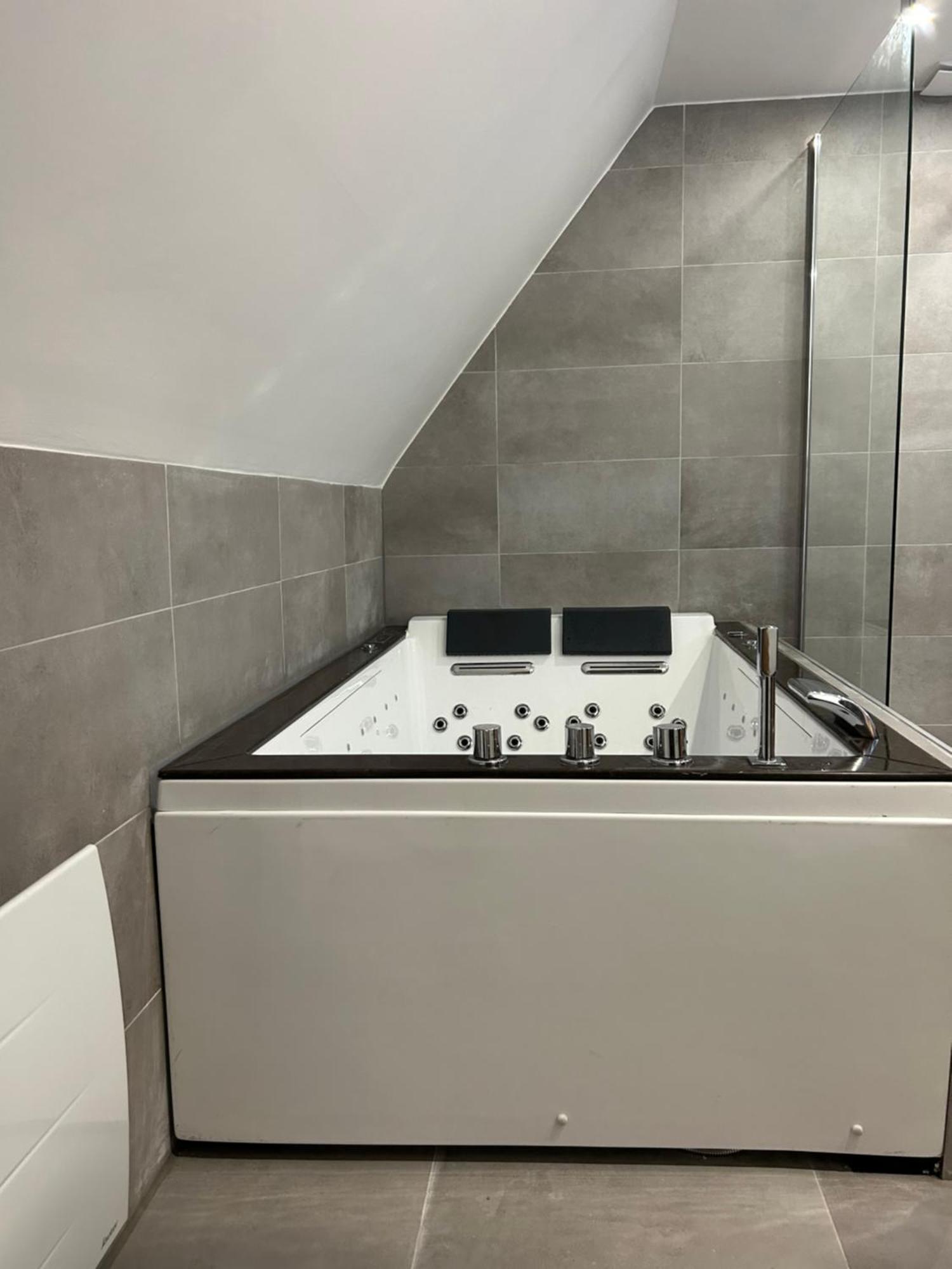 Charming With Jacuzzi Centre Gare