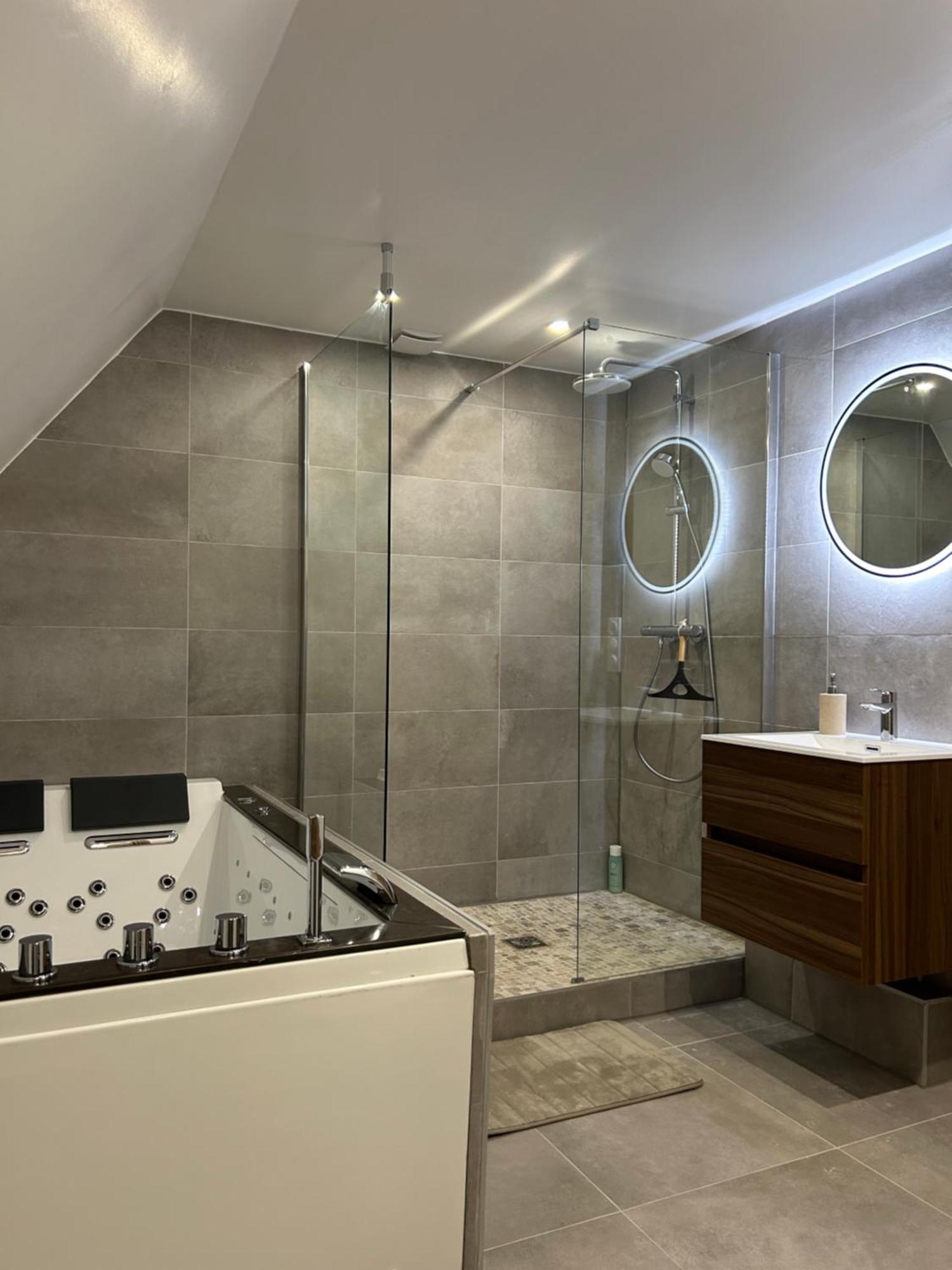 Charming With Jacuzzi Centre Gare Appartement *
